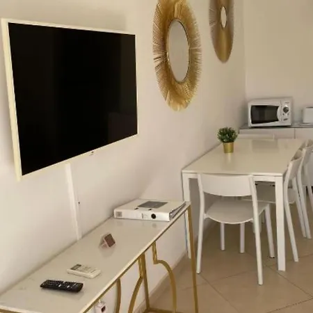 Apartment By The Sea *