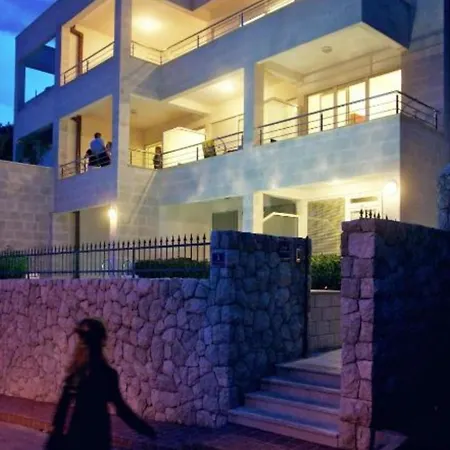 Apartment By The Sea *